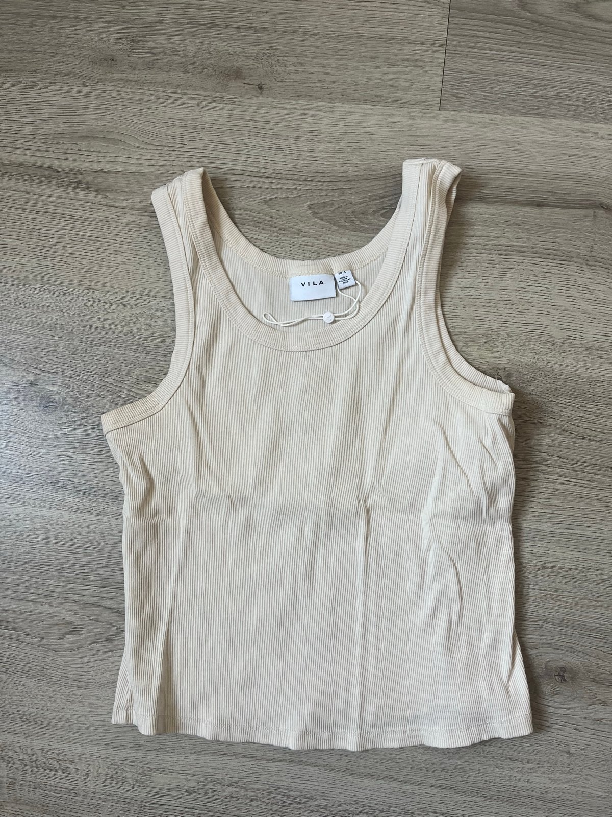 Vila korte mouwloze top - Maat L, Kleding | Dames, Tops, Beige, Maat 42/44 (L), Ophalen of Verzenden, Zonder mouw