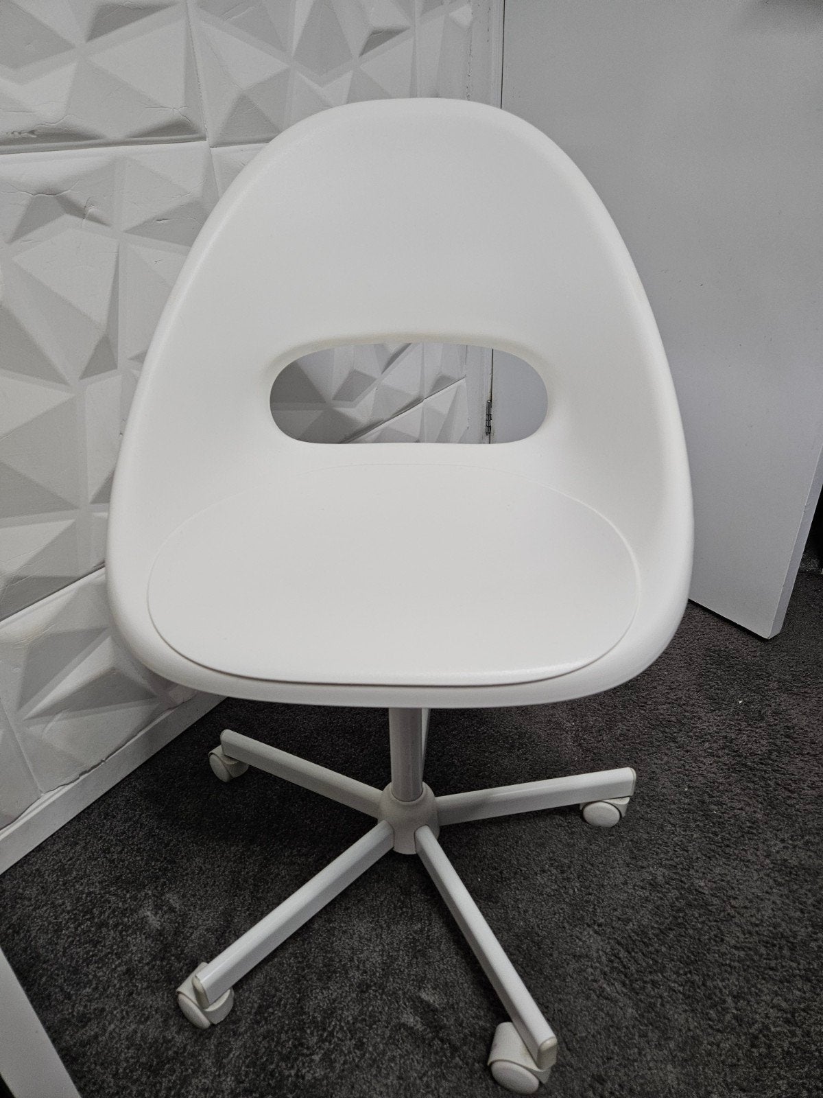 Witte bureaustoel op wielen - Zo goed als nieuw, Huis en Inrichting, Stoelen, Zo goed als nieuw, Eén, Kunststof, Wit, Ophalen