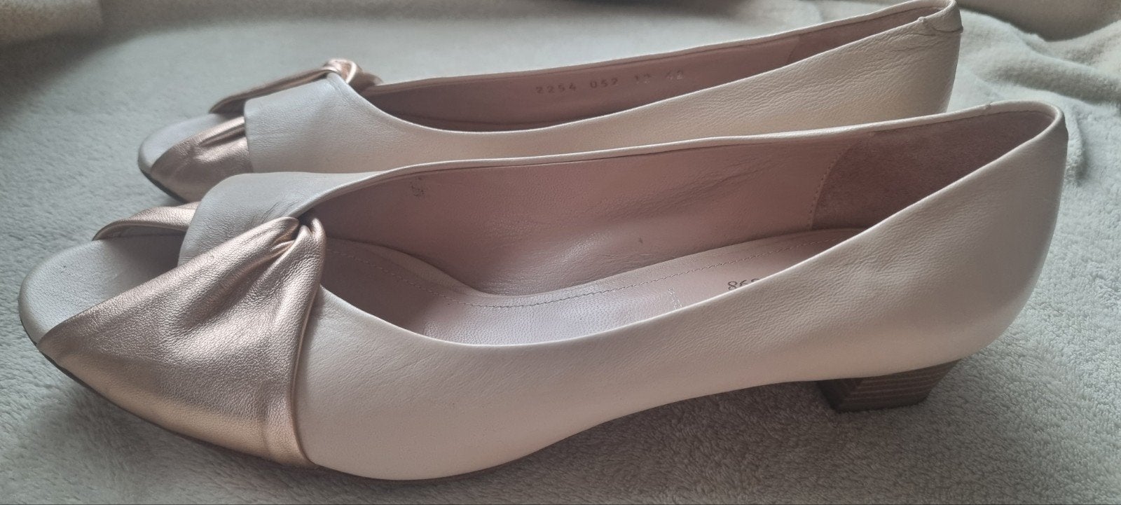 Voltan ballerina's met open neus en lage hak maat 42, Beige, Voltan, Zo goed als nieuw, Ballerina's