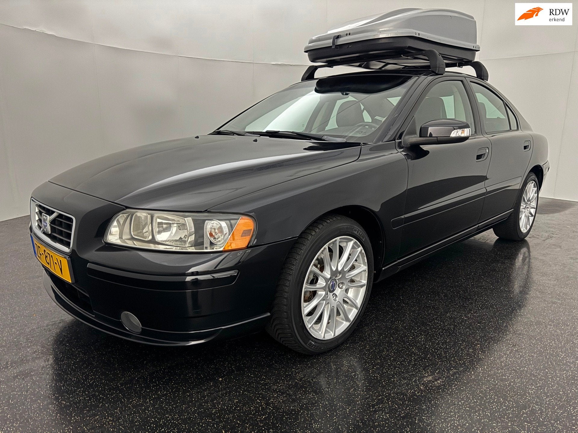 Volvo S60 2.4D AUT, Auto's, Gebruikt, Zwart, Bedrijf, Diesel