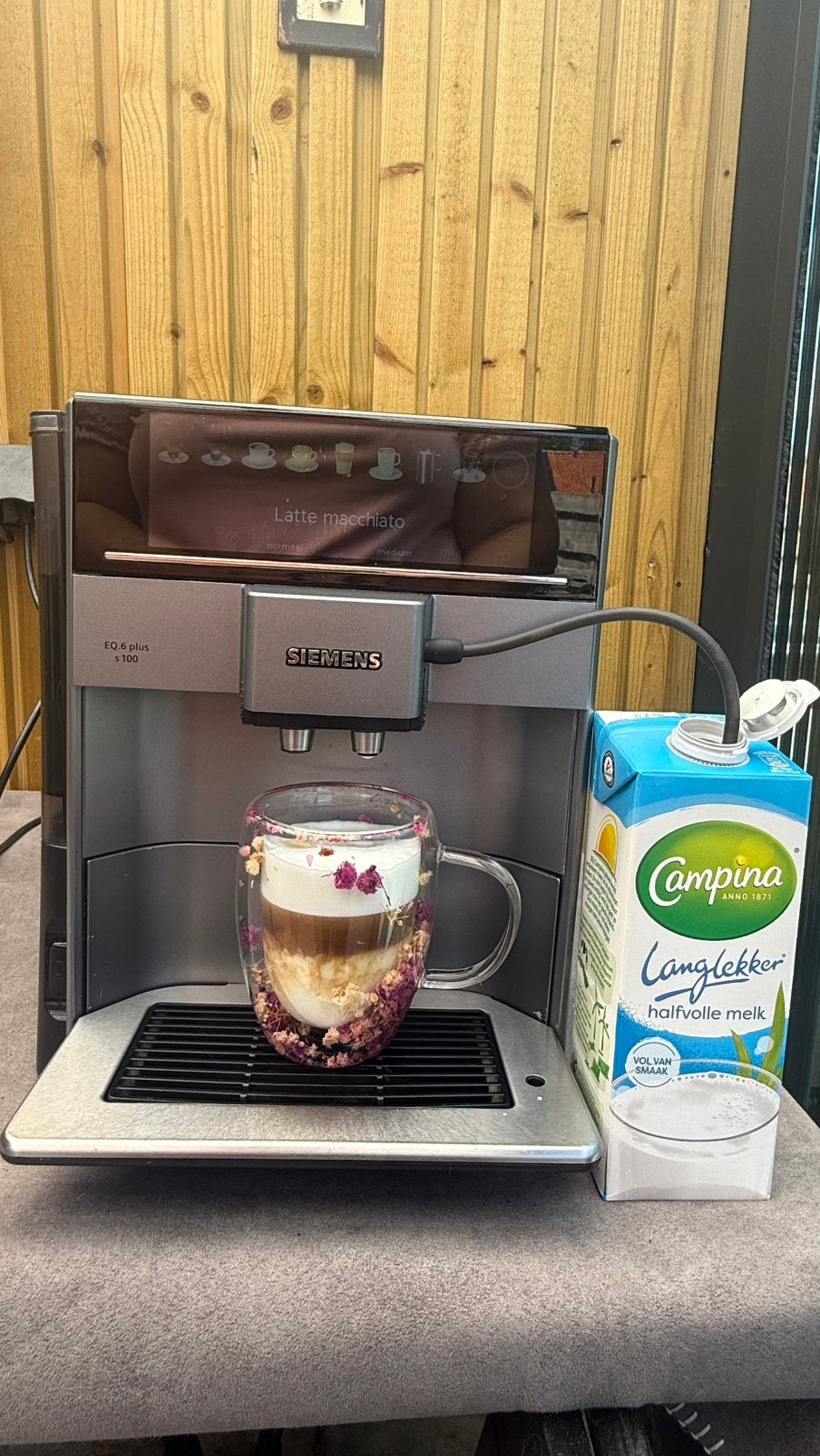 Siemens eq6 S100 Plus, Afneembaar waterreservoir, 10 kopjes of meer, Ophalen of Verzenden, Gemalen koffie