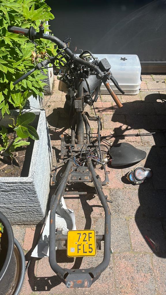 Aprilia sr frame voor minarelli horizontaal blok zonder wok., Fietsen en Brommers, Brommers | Crossbrommers, Zo goed als nieuw