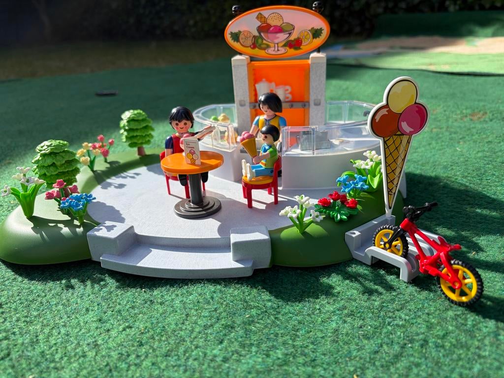 Playmobil 4134 IJssalon met figuren en accessoires, Kinderen en Baby's, Speelgoed | Overig, Zo goed als nieuw, Jongen of Meisje