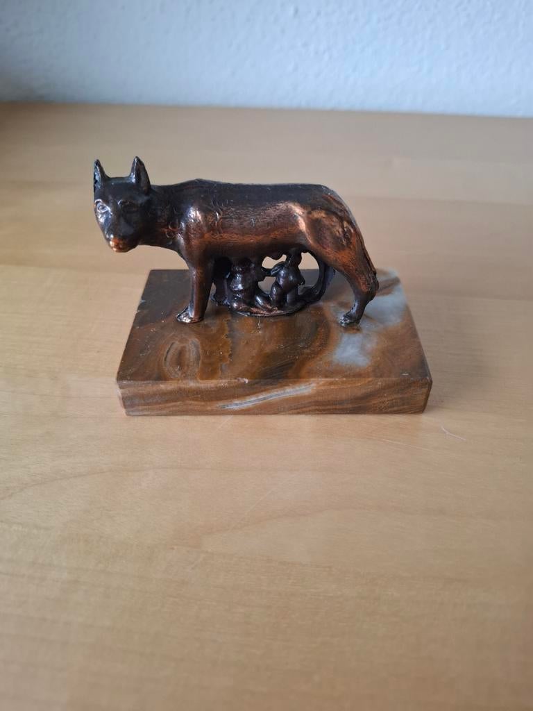Vintage beeldje lupa capitolina, koper op marmer., Antiek en Kunst, Ophalen of Verzenden