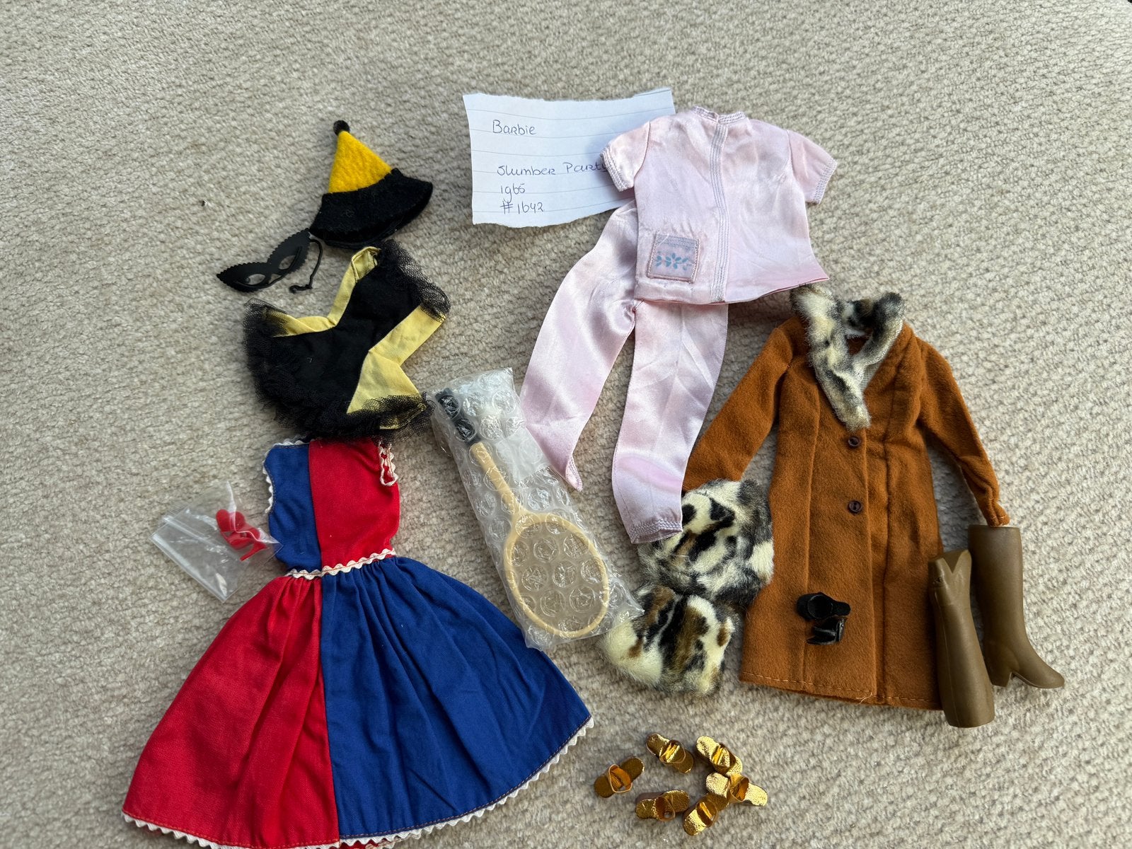 Set vintage barbie kleding ++ opruiming ++, Ophalen of Verzenden, Gebruikt, Kleertjes