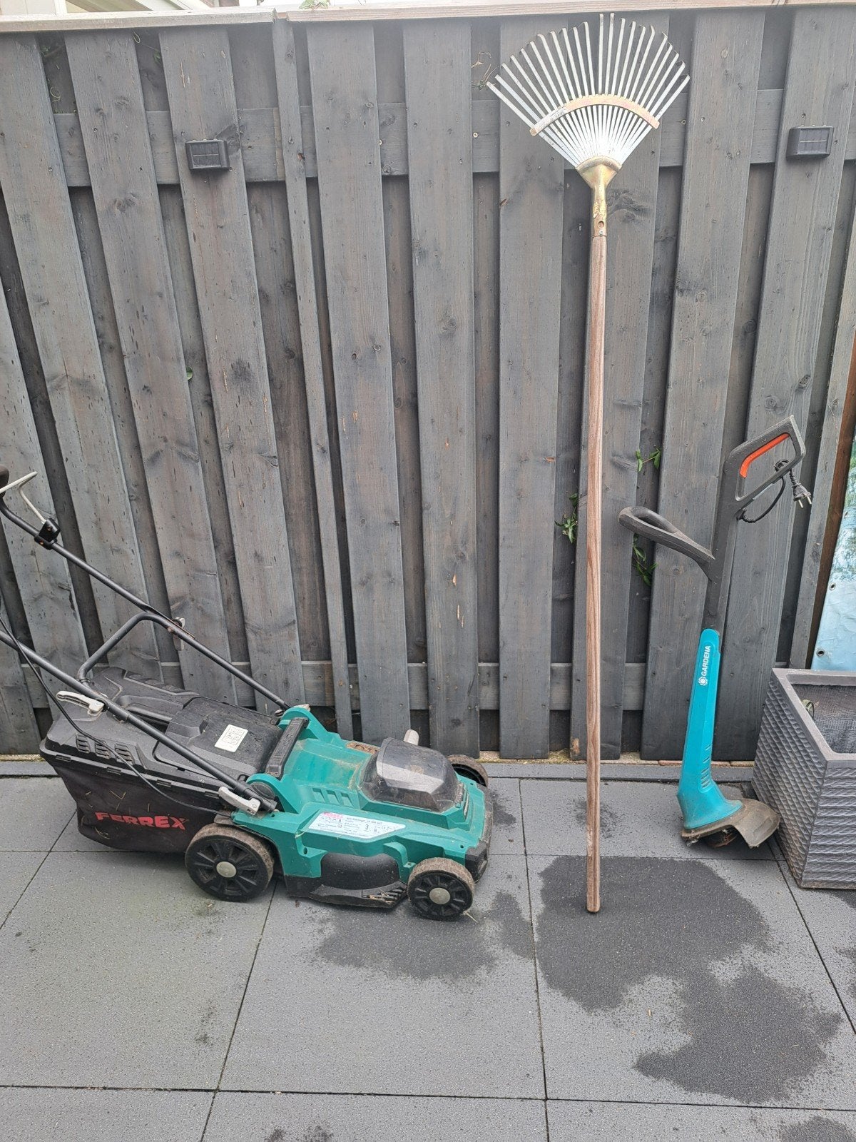 Grasmaaier en grastrimmer - Perfect voor uw tuin!, Ophalen, Cirkelmaaier, Gebruikt, Accu-grasmaaier