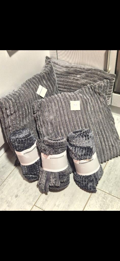 Nieuw plaids en kussens, goede kwaliteit 9 stuks, Ophalen, Nieuw