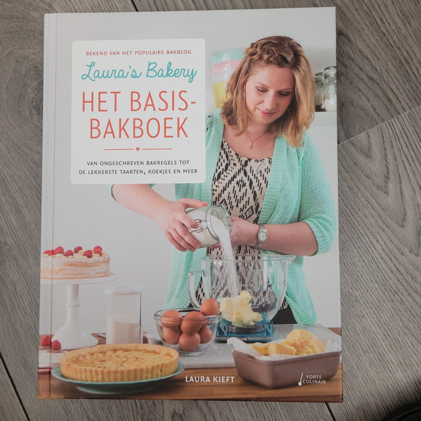 Laura's Bakery: Het Basis Bakboek, Taart, Gebak en Desserts, Ophalen of Verzenden, Zo goed als nieuw, Laura Kieft