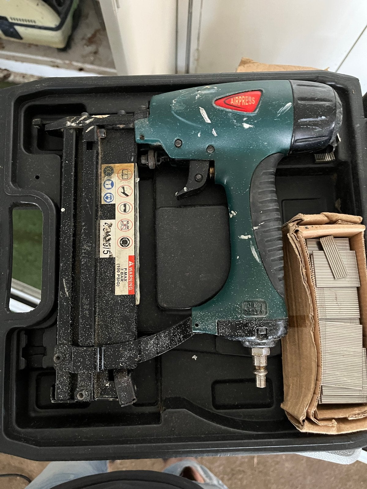 Airpress tacker/nietmachine met nietjes, Ophalen of Verzenden, Gebruikt, Tacker/nietmachine, Overige merken