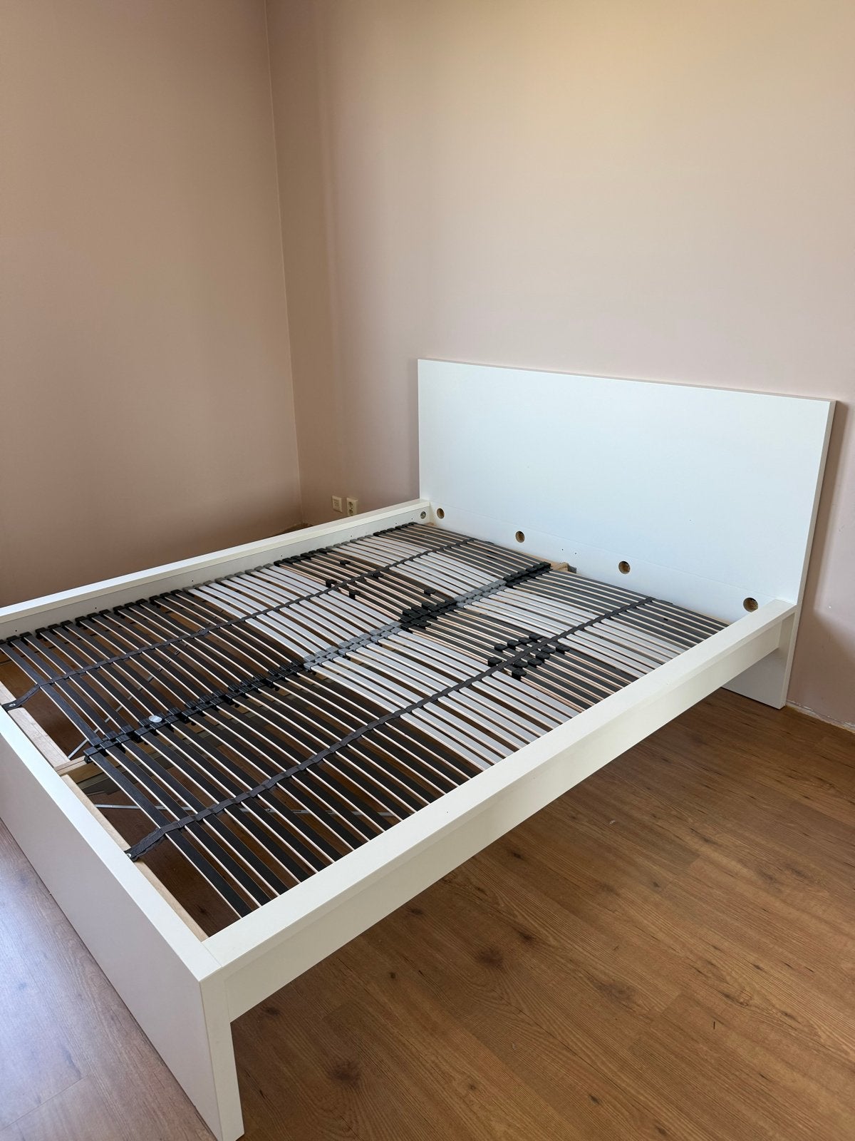 Ikea Malm bed 160cm met 2 lades moet voor 30 juni weg!, Huis en Inrichting, Slaapkamer | Bedden, Ophalen, Gebruikt, Wit, Tweepersoons