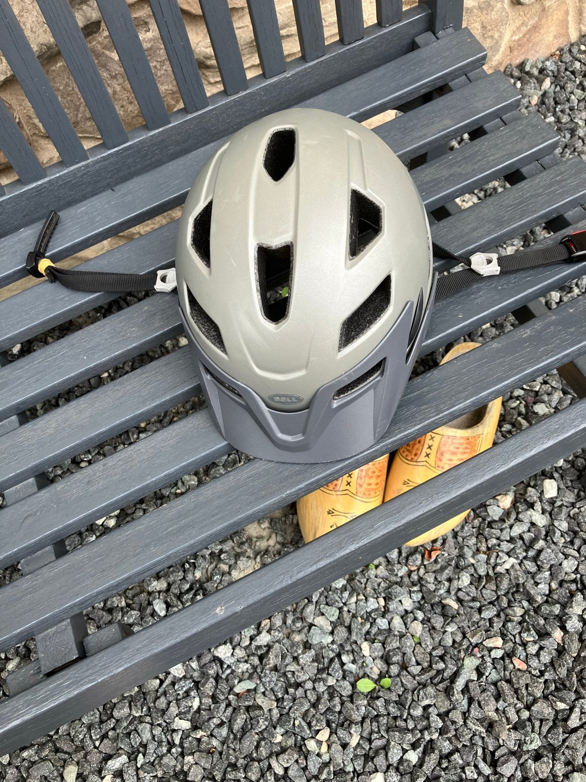 Bell Fietshelm met zonneklep en verstelbare riem, Ophalen, Zo goed als nieuw, M, Heer of Dame