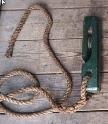 antiek houten hijsblok, Ophalen