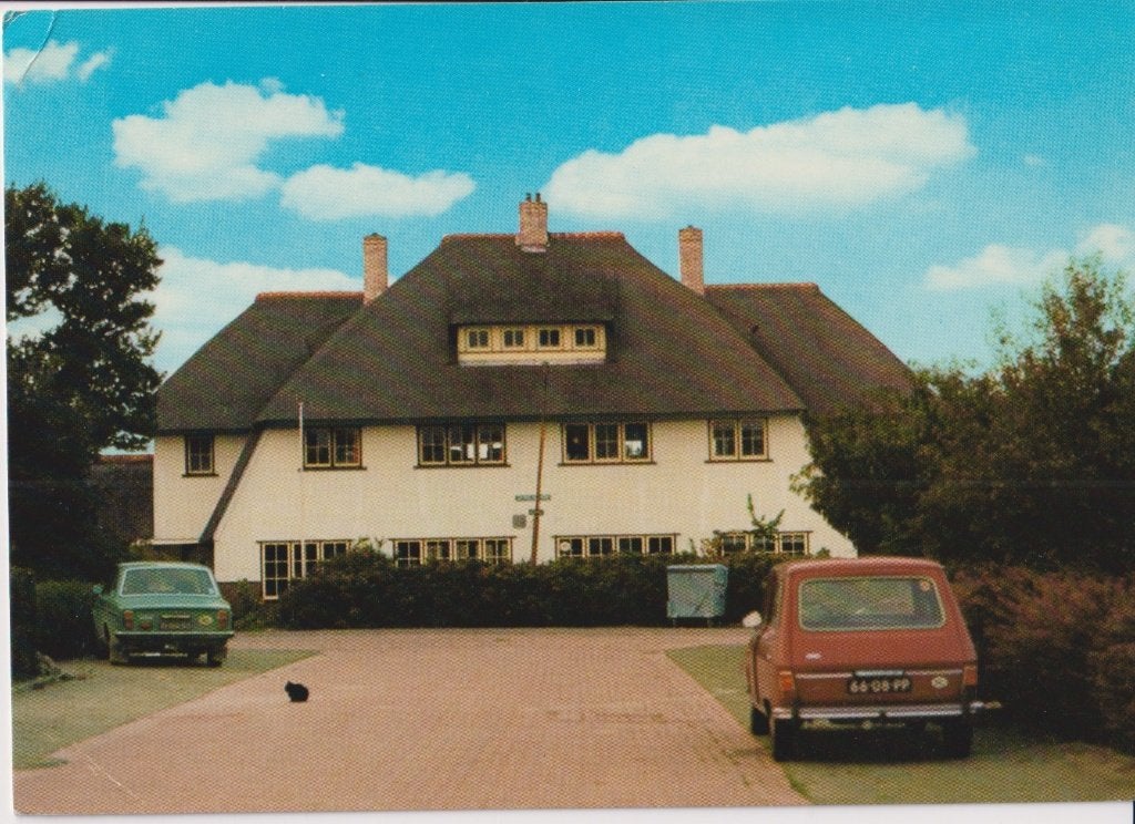 Den Oever met auto's Volvo 144 , Renault 6, Ophalen of Verzenden, 1960 tot 1980, Gelopen, Noord-Holland