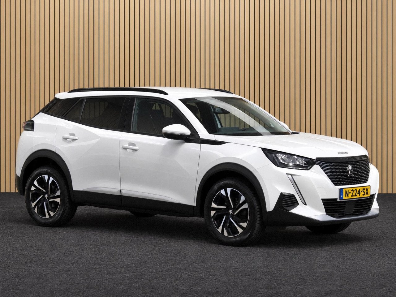 Peugeot 2008 1.2 PT 130 Allure | Camera/Navi/Climate, Auto's, Voorwielaandrijving, Gebruikt, 1199 cc, Wit