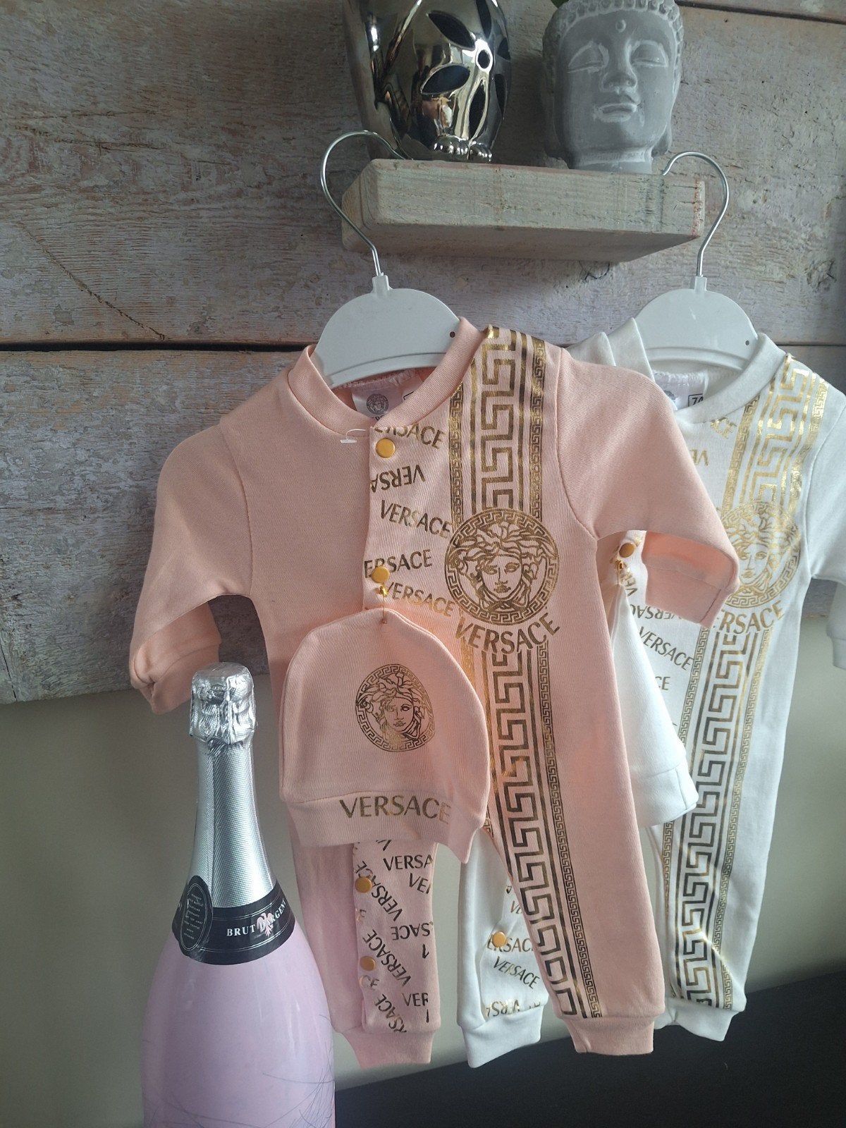 baby kleding boxpakje versace boxpakjes😇🥰🤗🧐

boxpakjes, Ophalen of Verzenden, Zo goed als nieuw, Maat 68