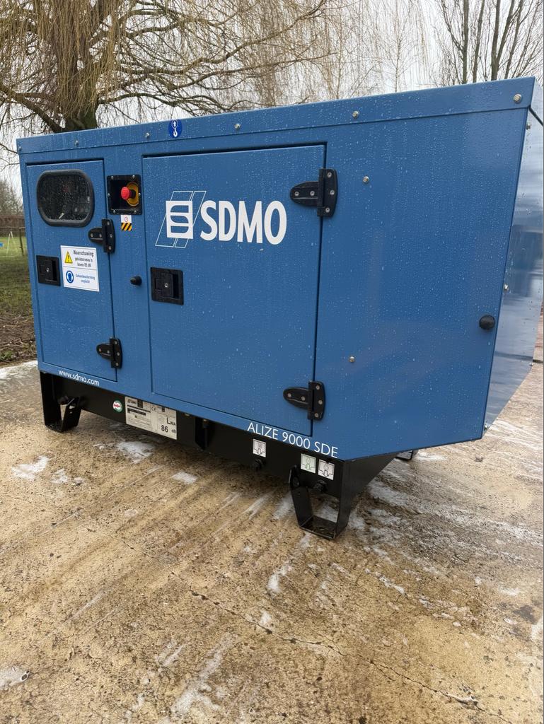 SDMO 10 kVA Stille Aggregaat - Diesel Generator nieuwstaat!, Doe-het-zelf en Verbouw, Aggregaten, Gebruikt, Dieselolie, Ophalen of Verzenden