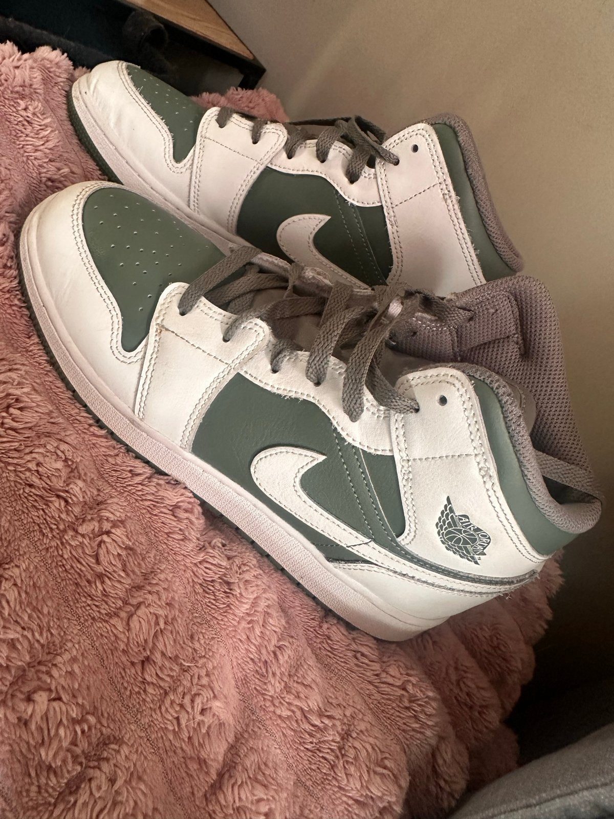 Nike Air Jordan 1 Low - Maat 40 - Zo goed als nieuw, Kleding | Dames, Schoenen, Ophalen, Zo goed als nieuw, Groen, Sneakers of Gympen