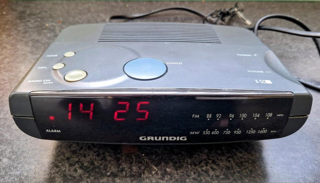 Grundig wekkerradio, Witgoed en Apparatuur, Wekkers, Ophalen of Verzenden, Gebruikt, Analoog