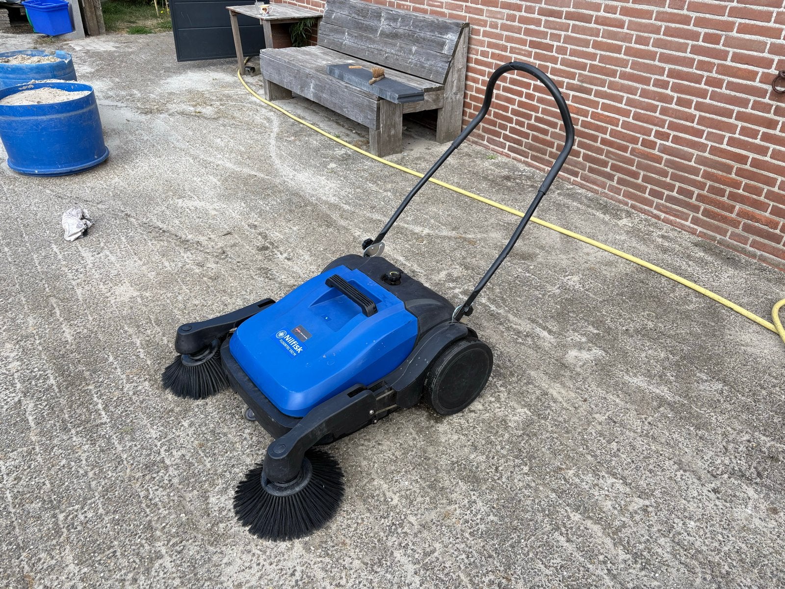 Nilfisk Floortec 592M veegmachine - Goede staat, inklapbaar, Tuin en Terras, Veegmachines, Ophalen, Gebruikt