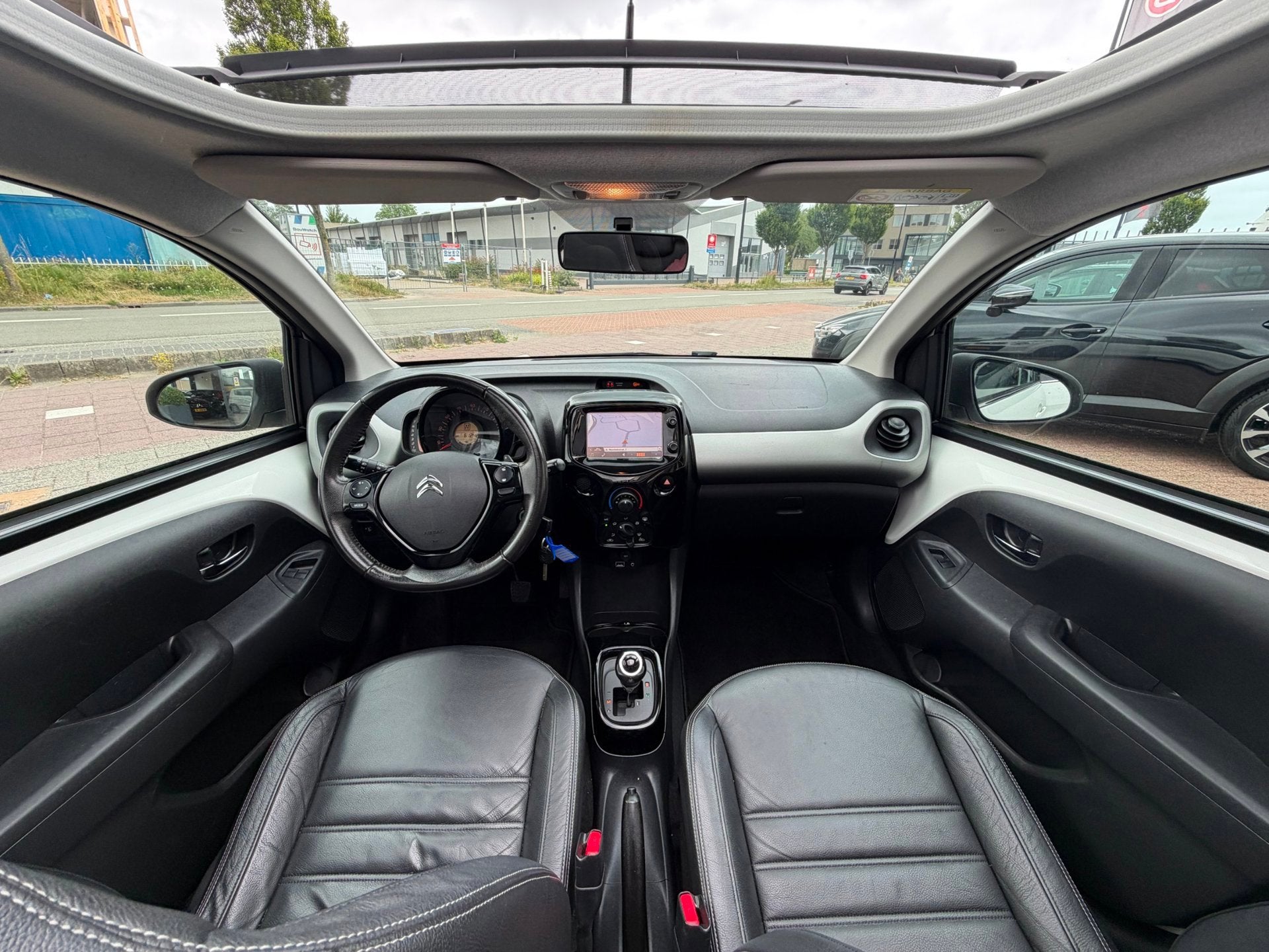 Citroen C1 1.0 VTi Airscape Shine Aut|Leder|NAVI|Cam|OpenDak, 12 maanden, Gebruikt, 4 stoelen, C1