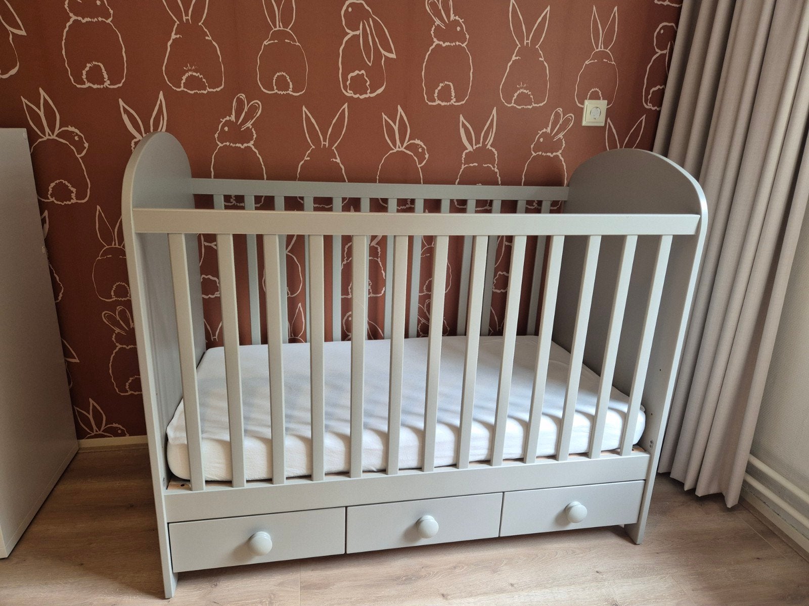 Babybed ledikant Ikea Gonatt, Ophalen, Zo goed als nieuw, Minder dan 140 cm, Minder dan 70 cm