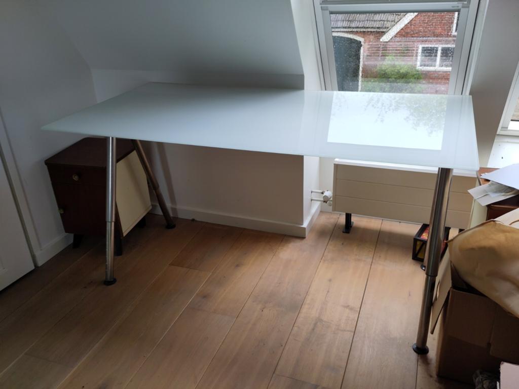 Galant bureau wit melkglas blad, Huis en Inrichting, Bureaus, Ophalen