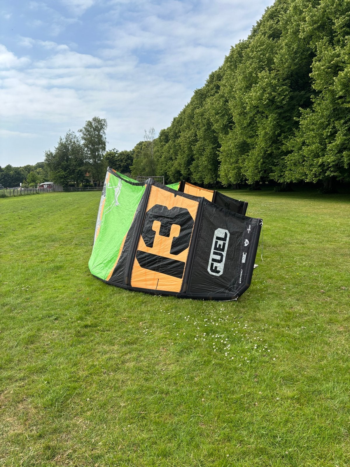 Slingshot Fuel 13m² Kite - Oranje/Groen uit 2015, Ophalen, Gebruikt, 13 m², Geen board