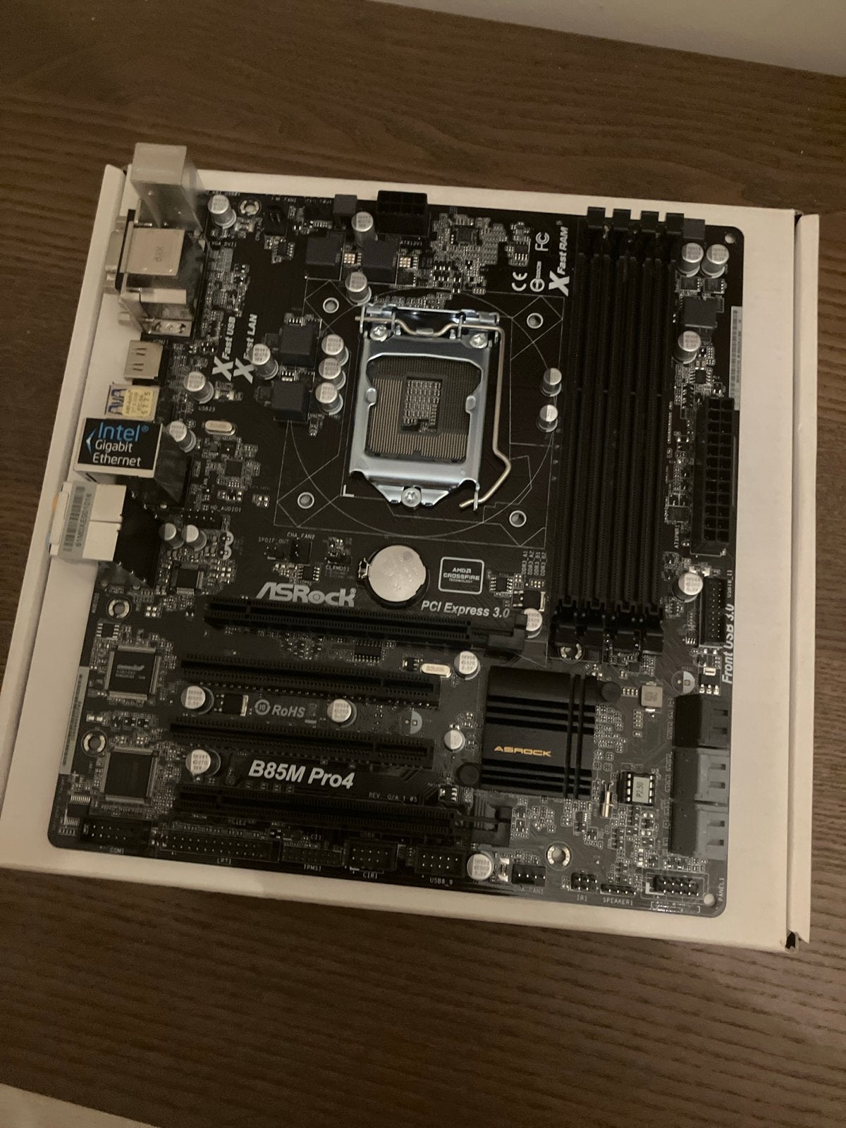 ASRock B85M Pro4 Moederbord met IO Shield, Computers en Software, Ophalen of Verzenden, Gebruikt, Intel, DDR3