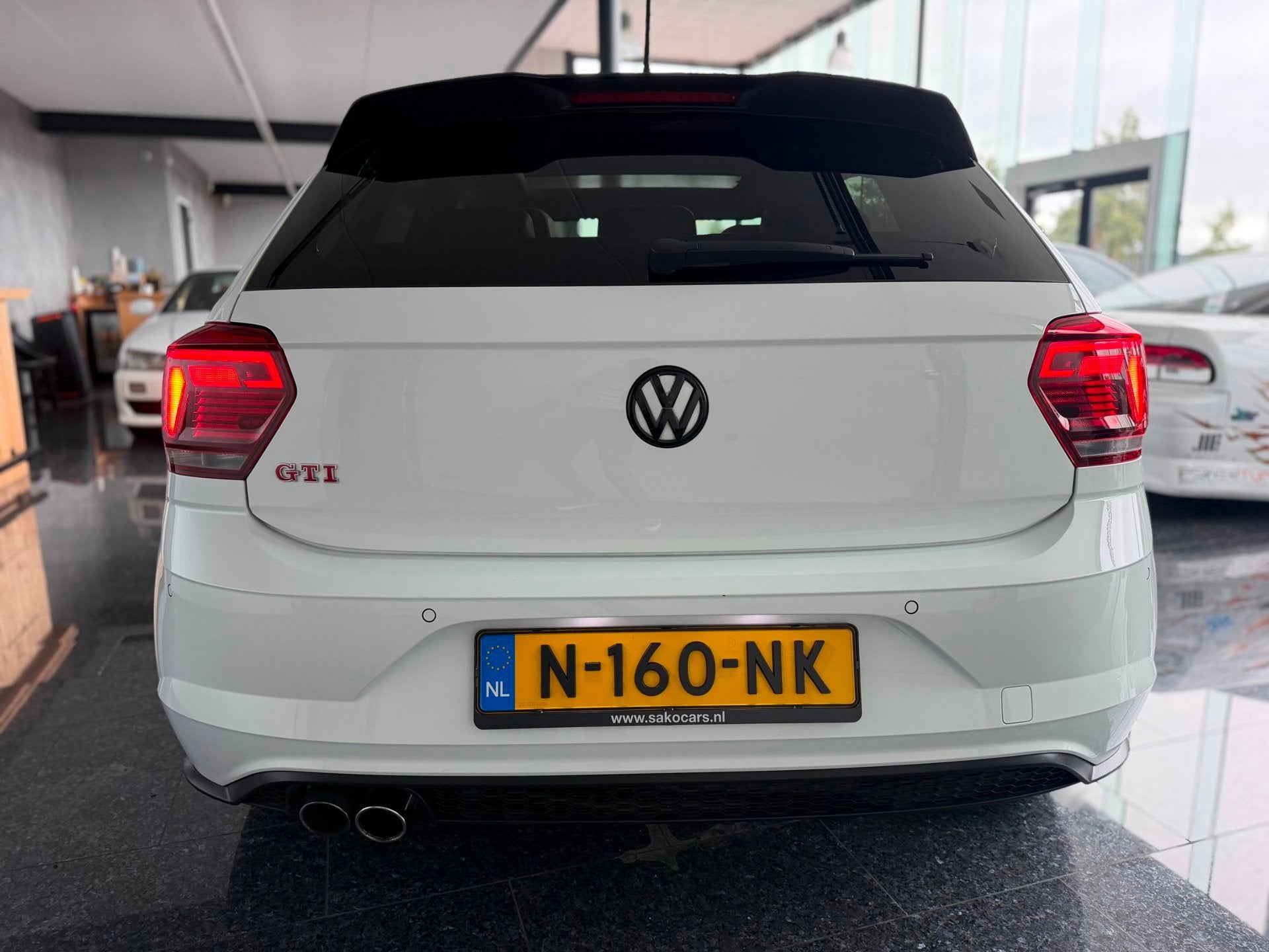 Foto 2 van Volkswagen Polo 2.0 TSI GTI 2018 200PK DSG Pano Virt Wit