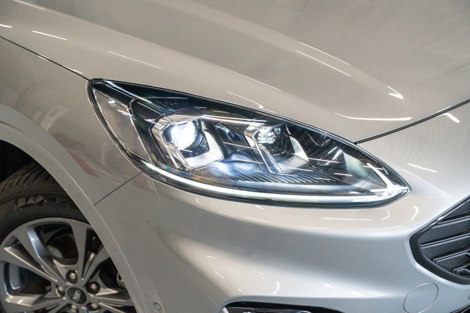 Foto 10 van Ford KUGA 2.5 PHEV ST-Line | Nieuwstaat! | Alcantara | Head