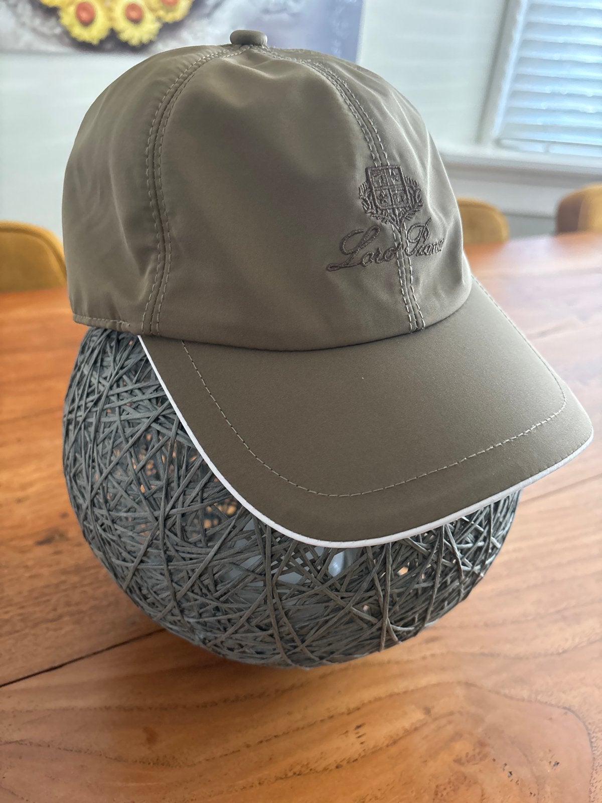 Loro Piana Storm System Pet - Zo goed als nieuw, Kleding | Dames, Ophalen of Verzenden, Zo goed als nieuw, One size fits all, Pet