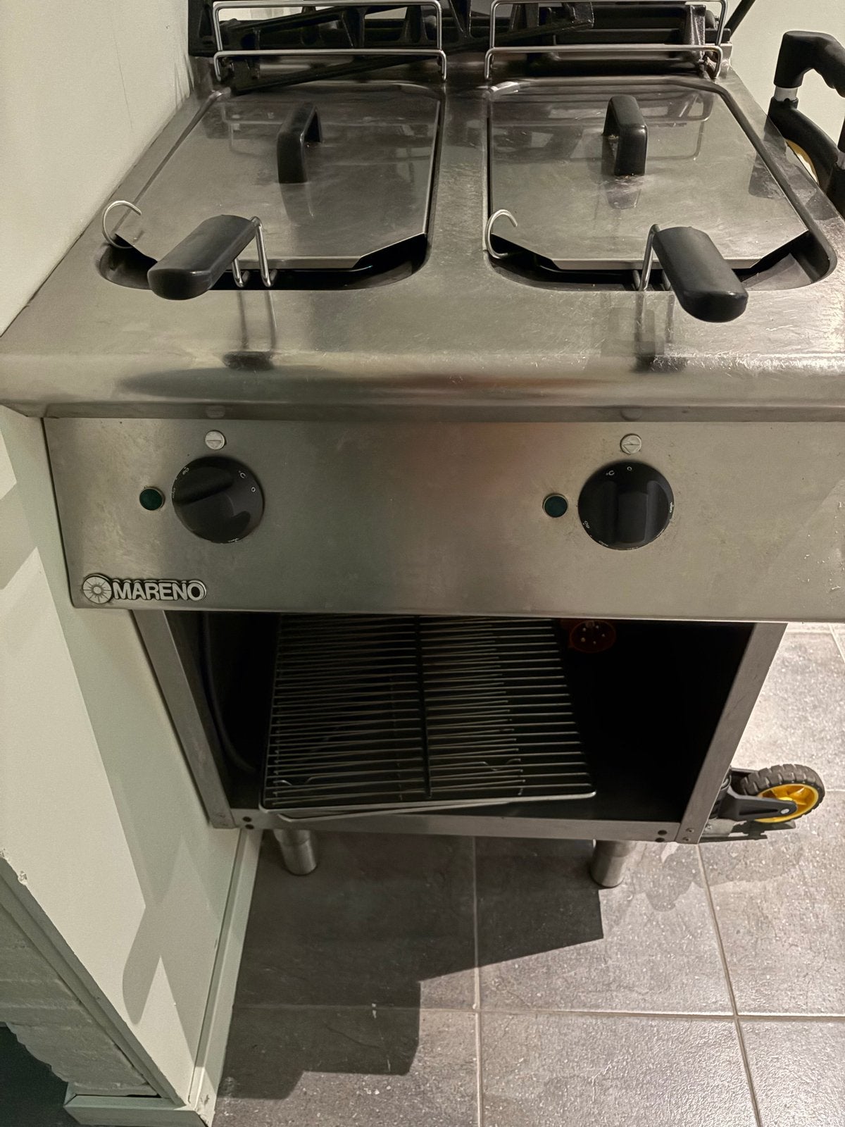 Mareno professionele dubbele friteuse, 4 liter of meer, Ophalen of Verzenden, Gebruikt, Duo-friteuse