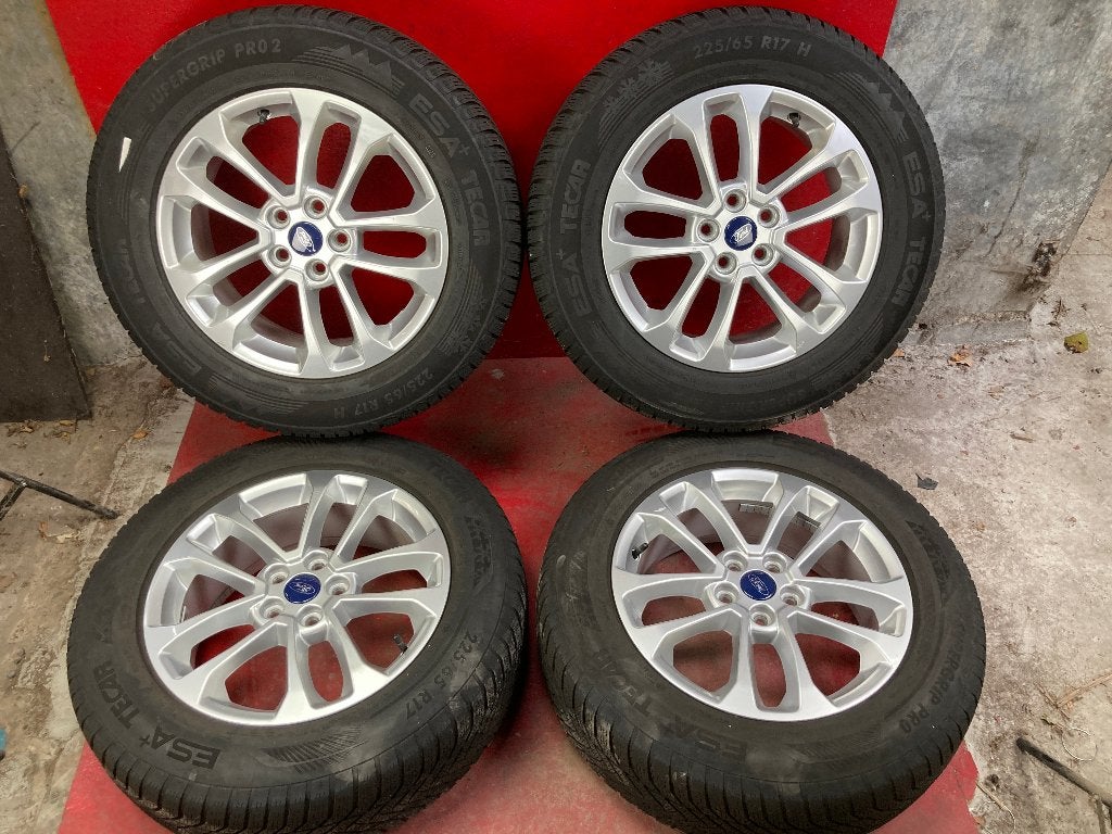 Winterbanden Ford Kuga 225/65R17, Gebruikt, Ford, ., Banden en Velgen