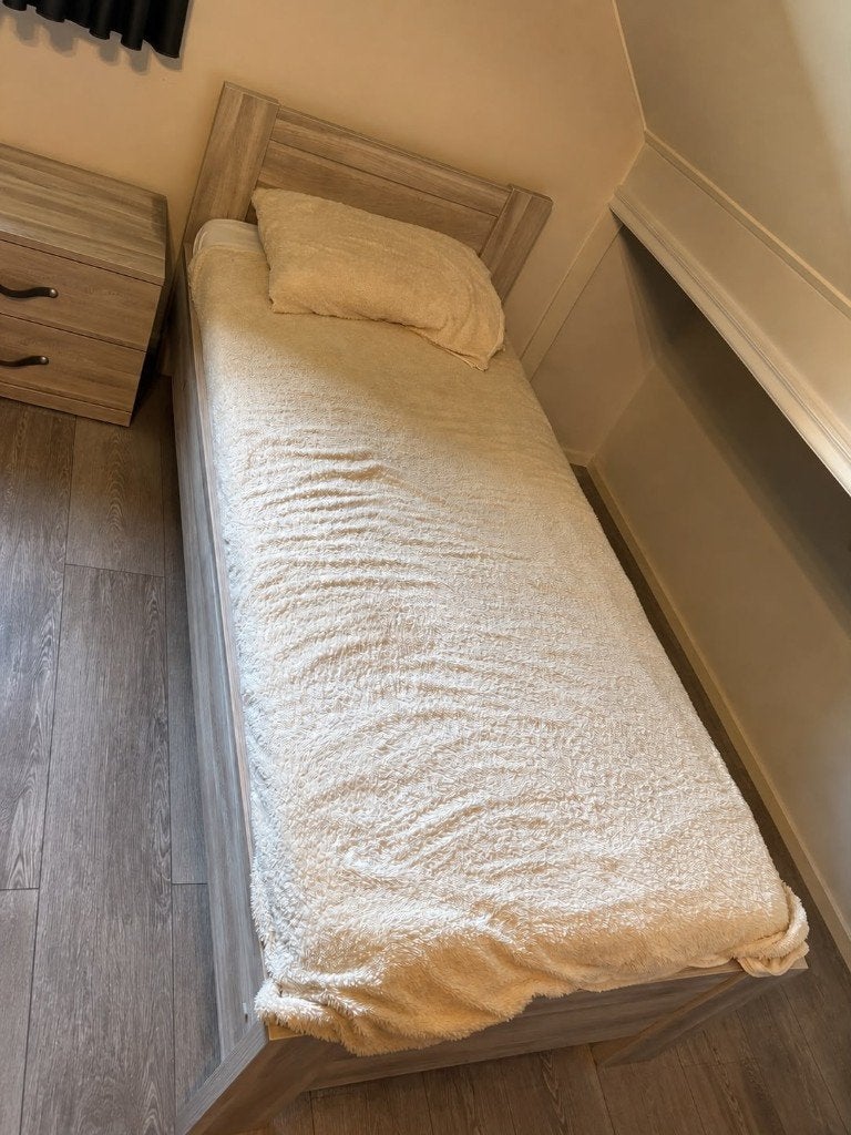 bed,nachtkastje,dekenkist, Ophalen, 90 cm, Eenpersoons, Zo goed als nieuw