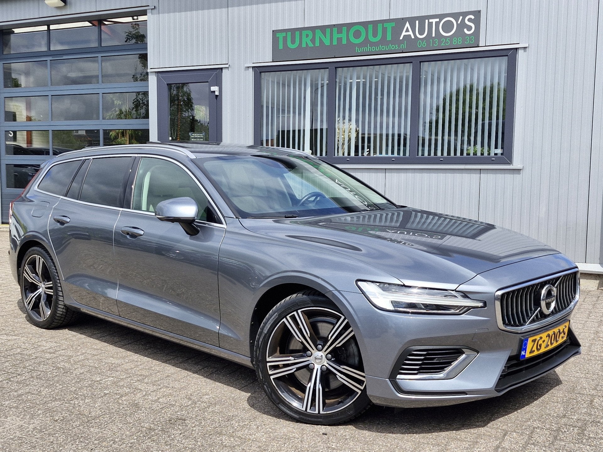 Volvo V60 T8 Twin AWD| Full options! | 360 | audio line | Lu, Automaat, Dealer onderhouden, Gebruikt, 4 cilinders