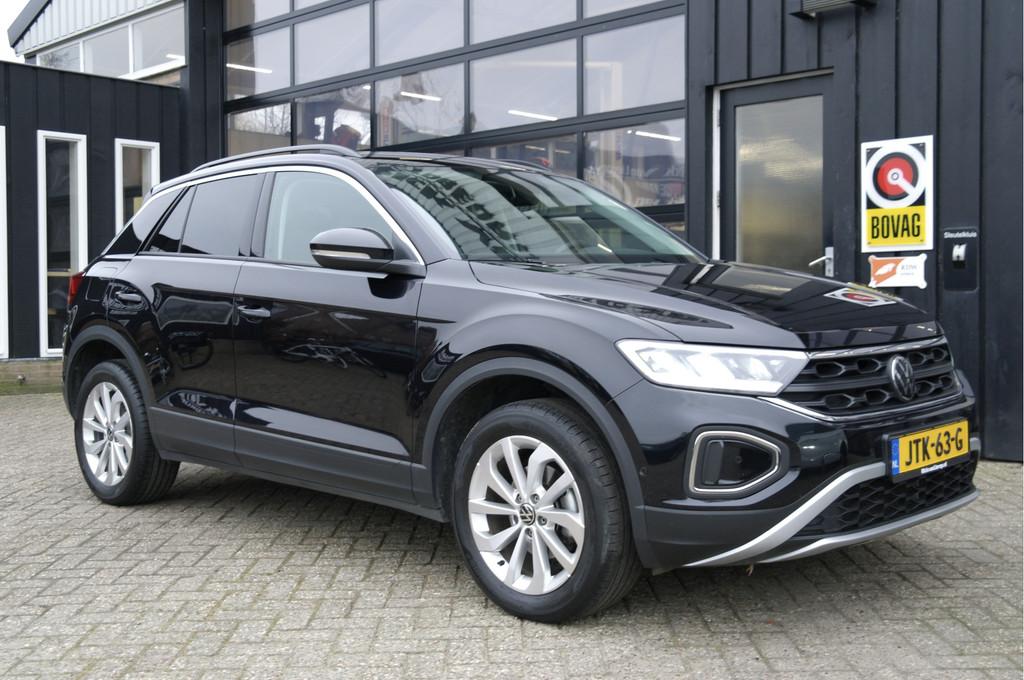 Volkswagen T-Roc 1.5 TSI Life Business | Adap.Cruise | Carpl, Stof, 4 cilinders, 150 pk, Zwart