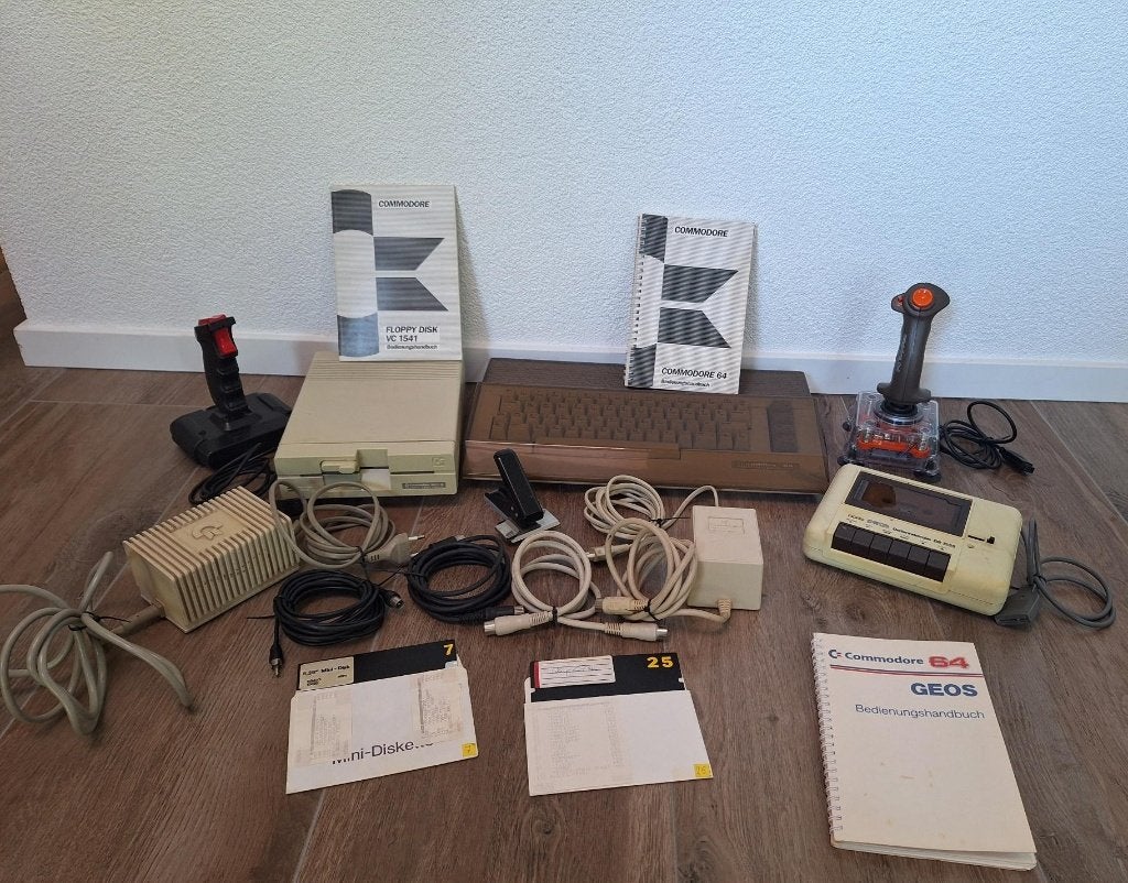 Commodore 64 met toebehoren - Complete set, Computers en Software, Vintage Computers, Ophalen of Verzenden