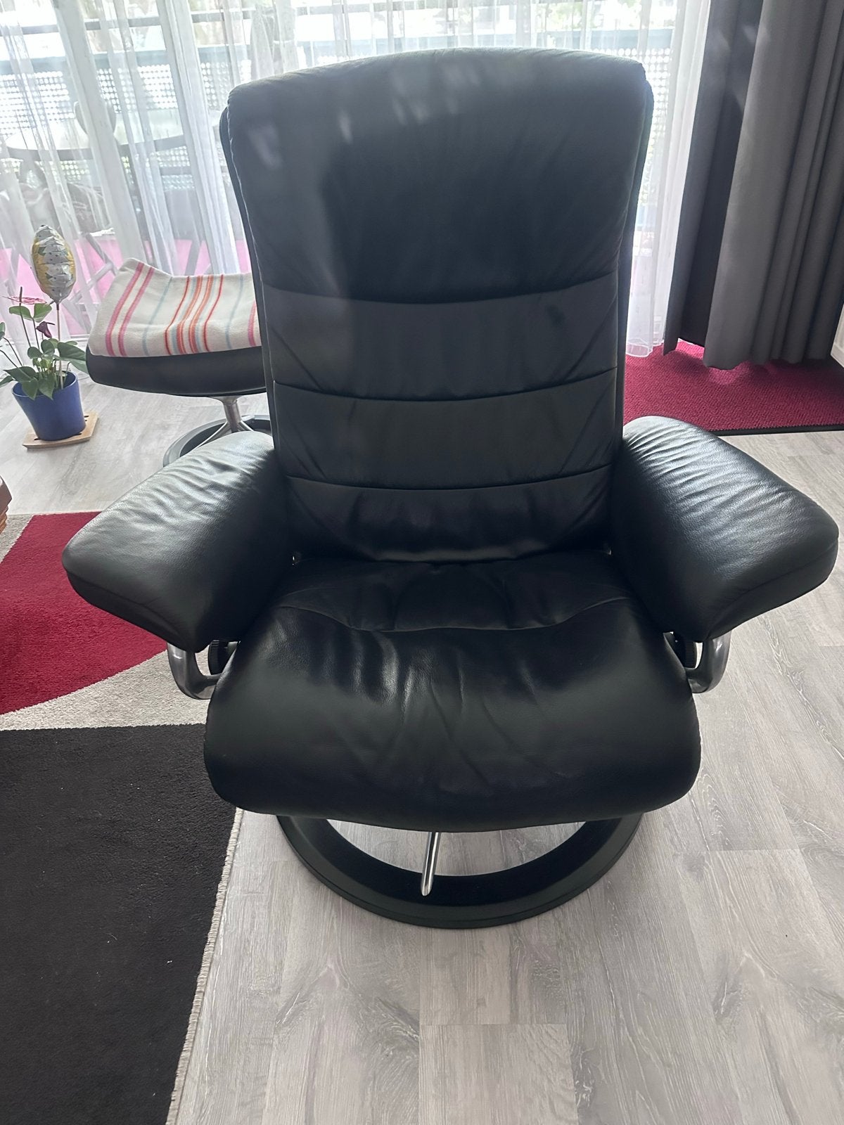 Stessless fauteuil met hocker - Zwart leer, Ophalen, Zo goed als nieuw, Leer, 75 tot 100 cm