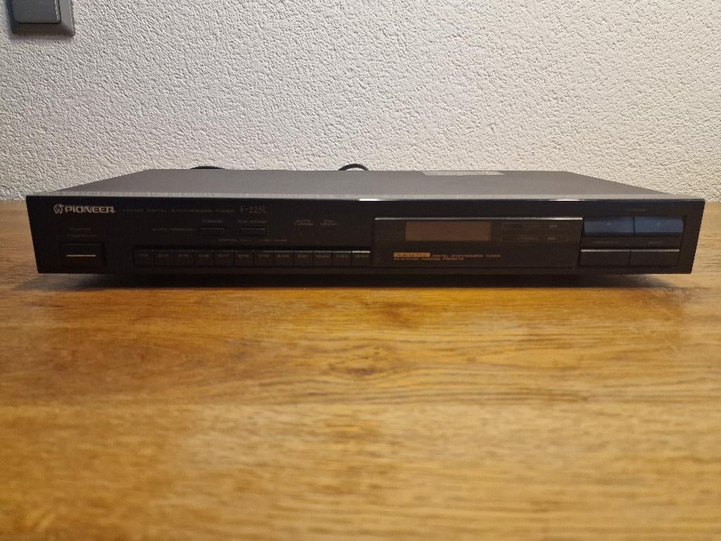 Tuner Pioneer F-225L in Great Condition!!, Ophalen of Verzenden, Gebruikt