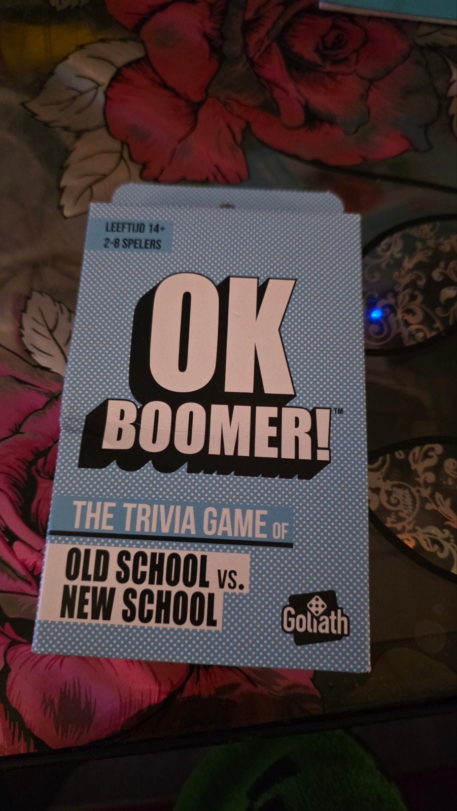 OK Boomer! The Trivia Game - Old School vs. New School, Drie of vier spelers, Ophalen, Zo goed als nieuw, Goliath
