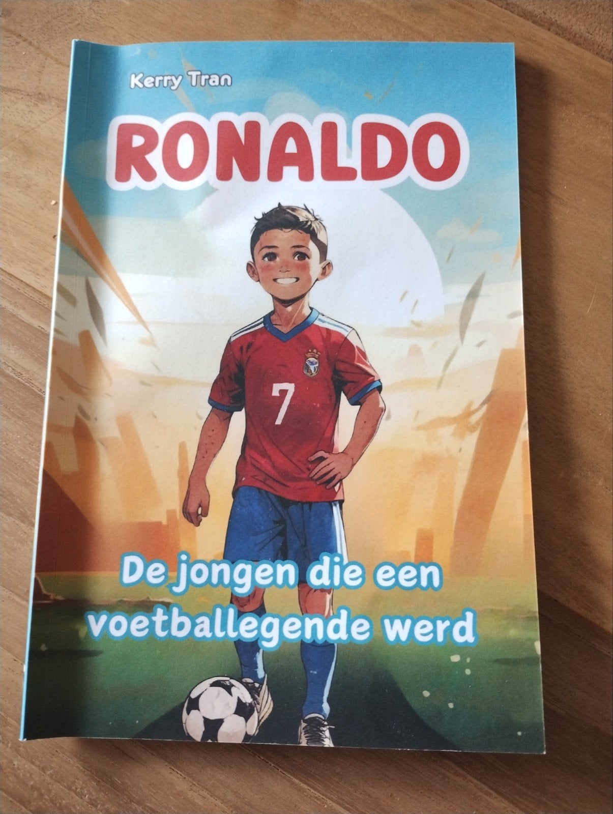 Ronaldo: De jongen die een voetballegende werd - Kinderboek, Boeken, Ophalen, Zo goed als nieuw, Kerry Tran, Non-fictie