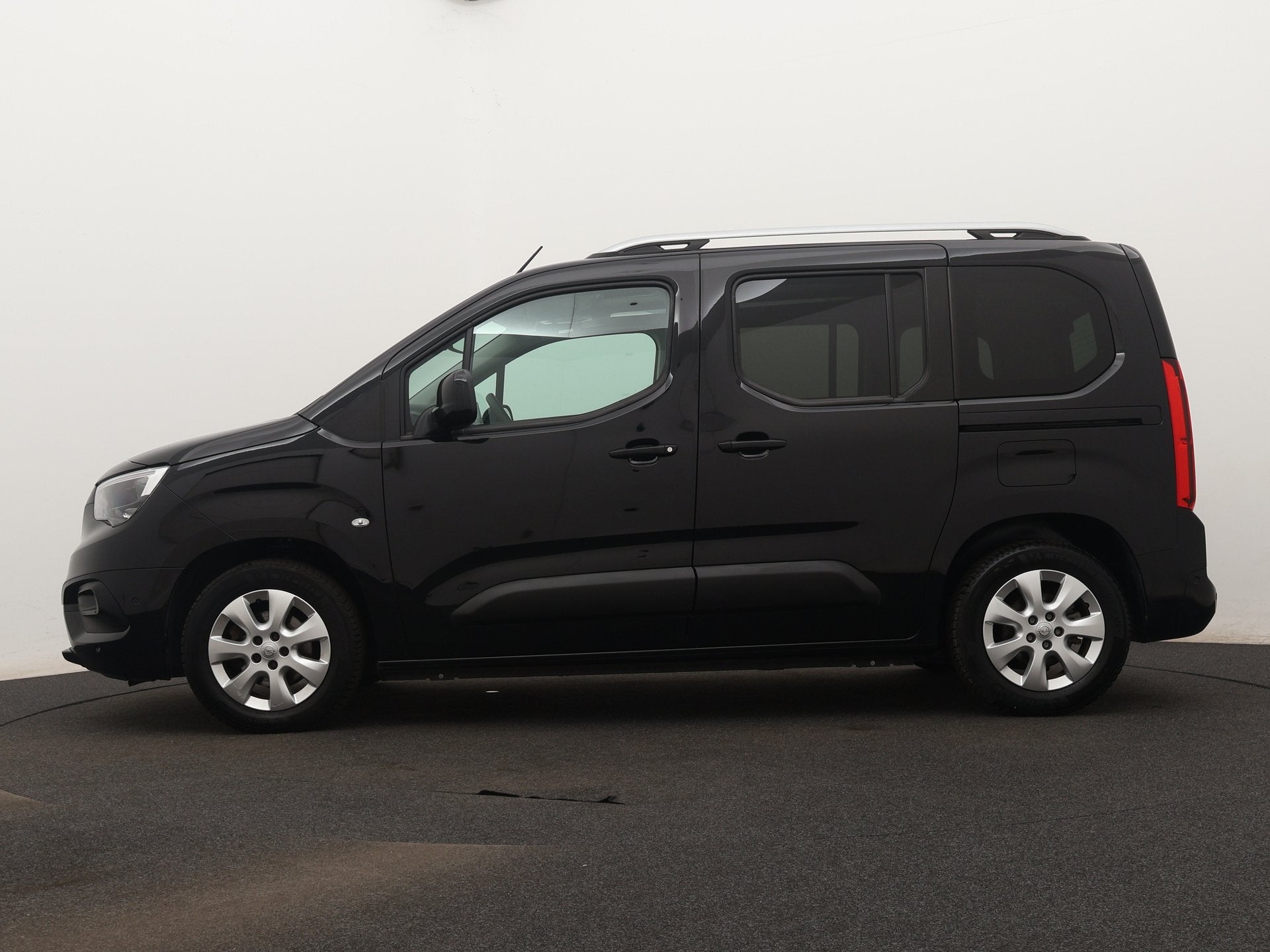 Opel Combo Tour 1.2 Turbo L1H1 Edition Direct leverbaar! Rol, Auto's, Voorwielaandrijving, 12 maanden, Stof, Gebruikt