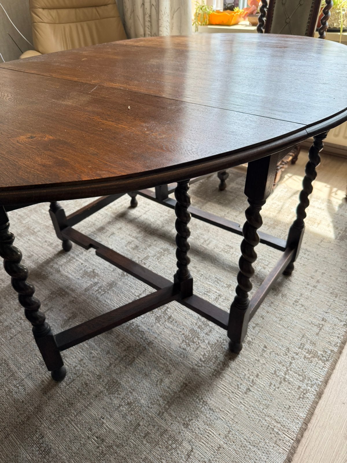 Eettafel met stoelen, Ophalen