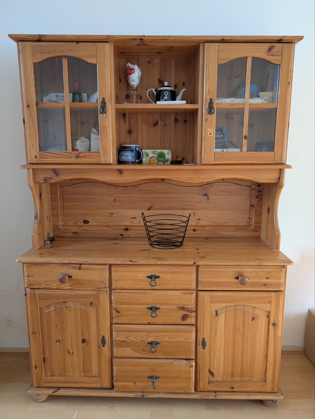 MUST GO TODAY! Elegante grenen buffetkast met veel opbergrui, Ophalen, Gebruikt, 100 tot 150 cm, Met lade(s)