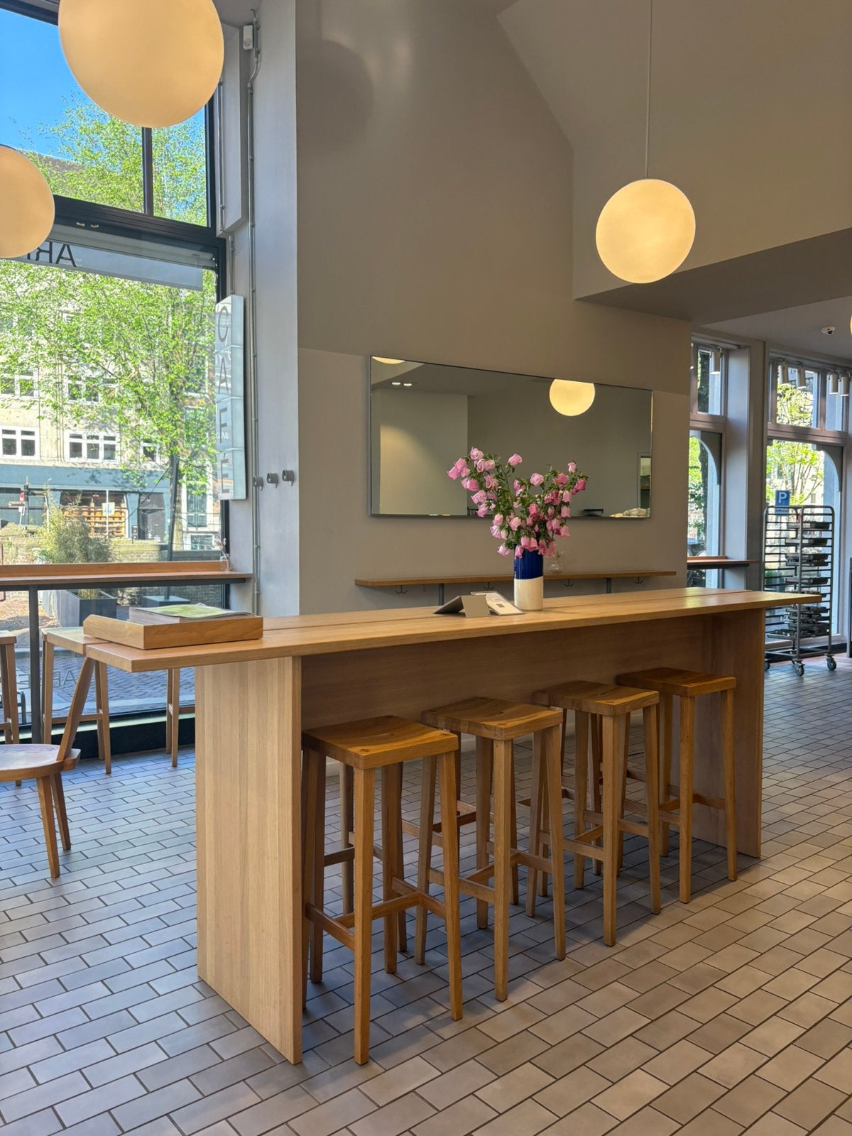 Prachtige houten zweeds design hoge tafel of bar, Ophalen, Zo goed als nieuw