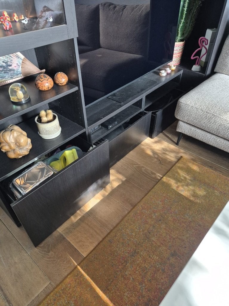 Foto 6 van IKEA BESTÅ tv-wand / vitrinekast – zwartbruin