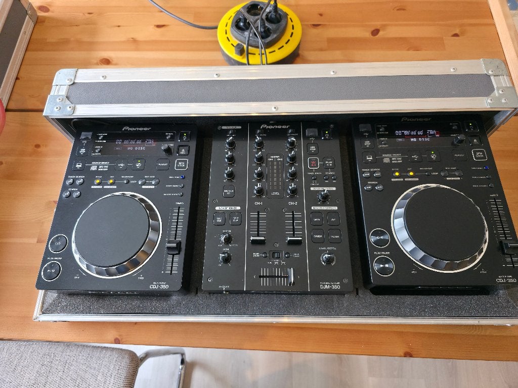 Pioneer dj set,  2x cdj-350 + djm-350 in  flightcase, Muziek en Instrumenten, Dj-sets en Draaitafels, Ophalen, Gebruikt, Dj-set