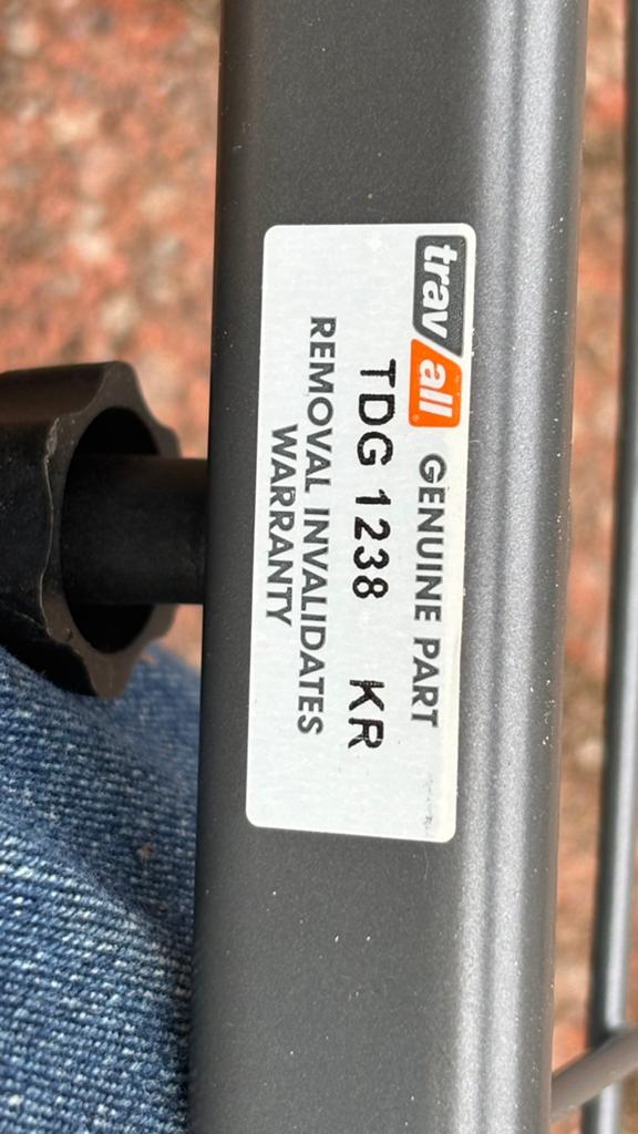 Hondenrek Audi Q5 8R Travall TDG1238 icl scheidingshek, Ophalen