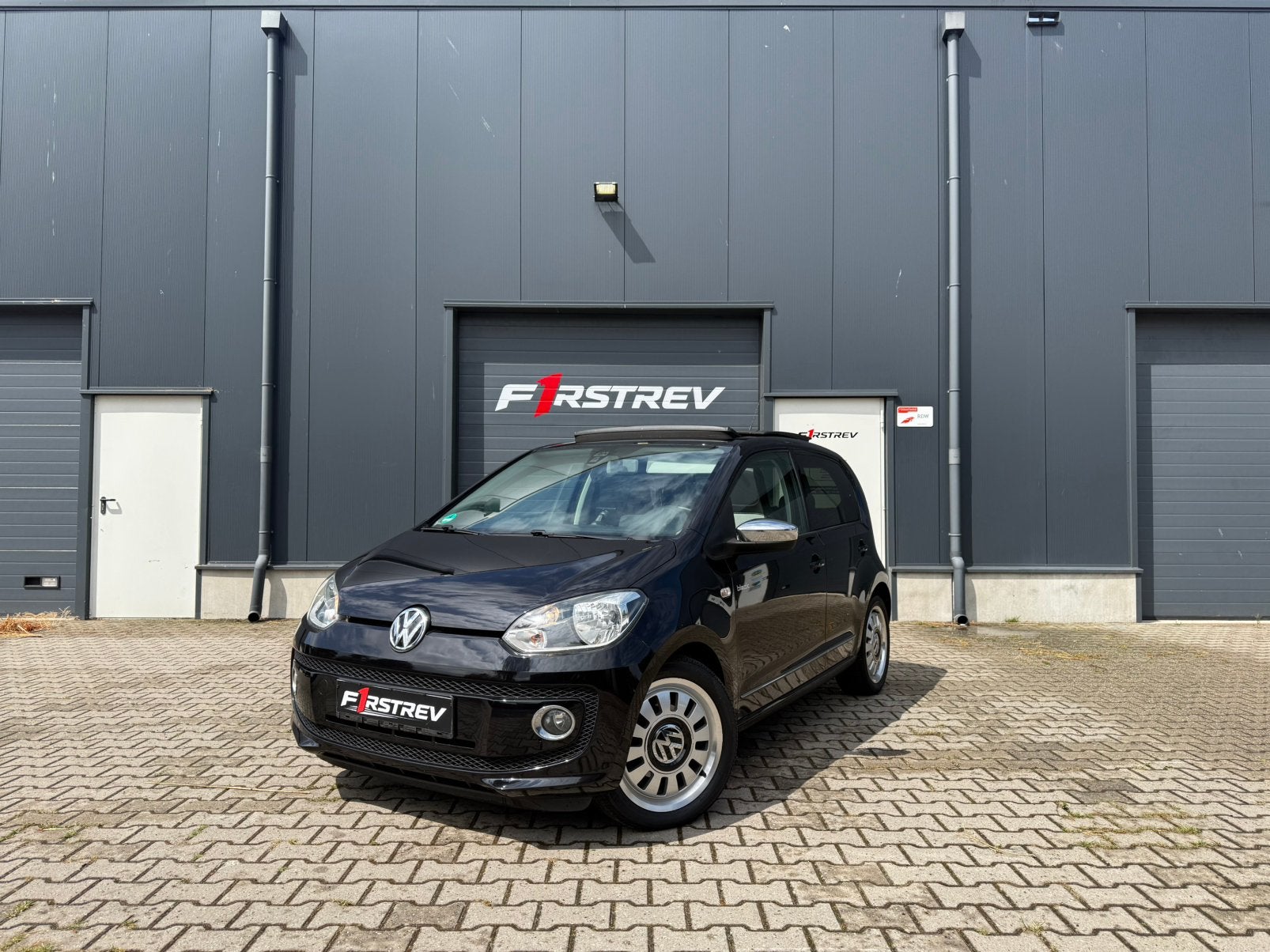 Volkswagen BLACK UP! 5DEURS-PANORAMADAK-PARKEERSENSOR-CRUISE, Auto's, Volkswagen, Voorwielaandrijving, Euro 5, Leder en Stof, Zwart