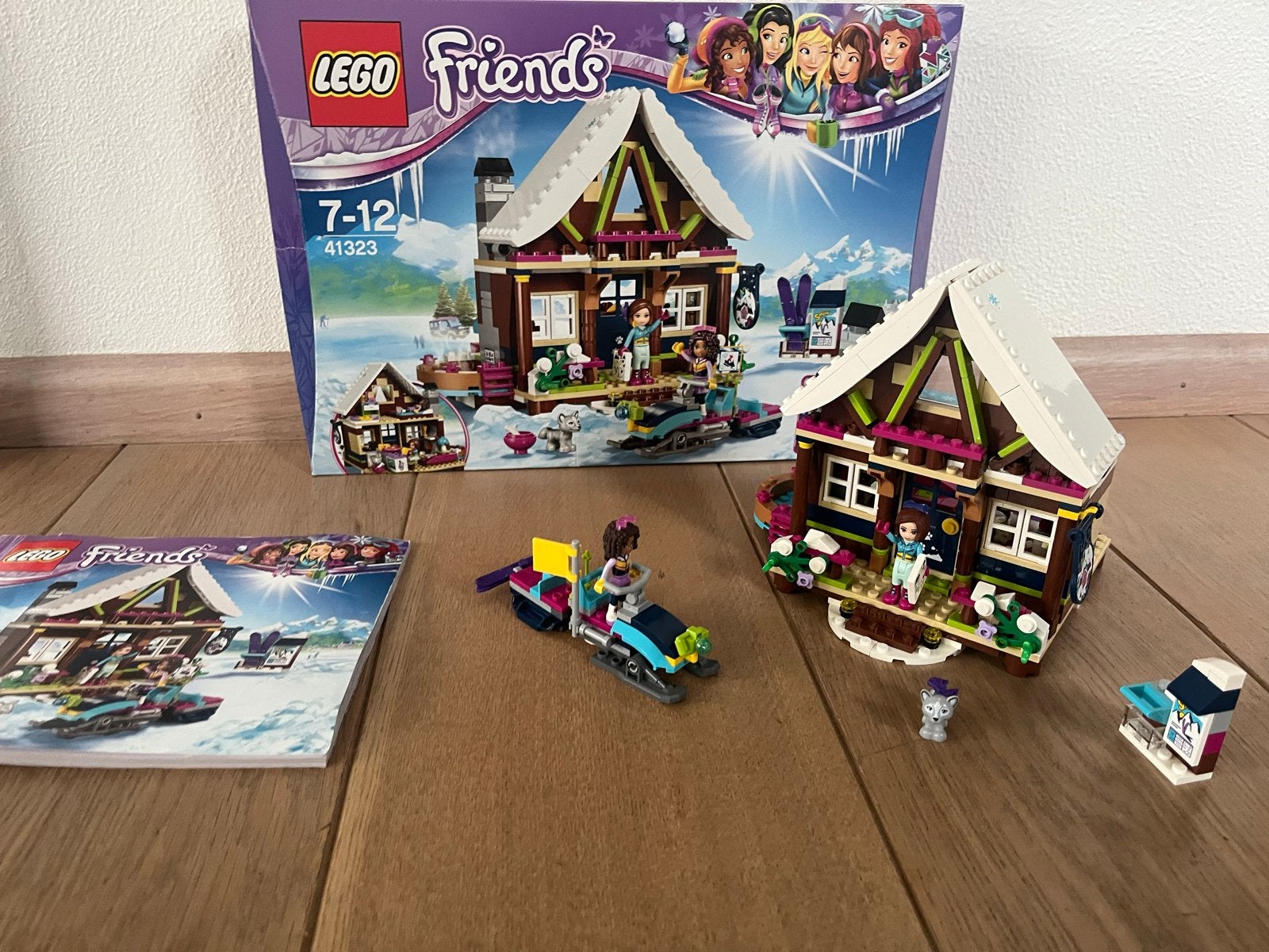 Lego Friends Ski Chalet 41323 compleet, Ophalen of Verzenden, Gebruikt